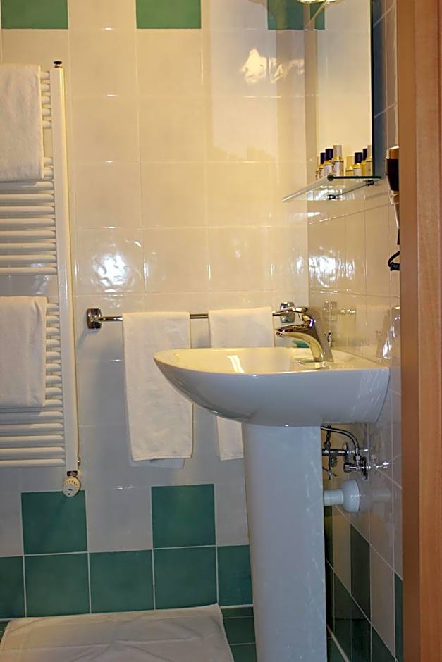 Hotel Caneo
