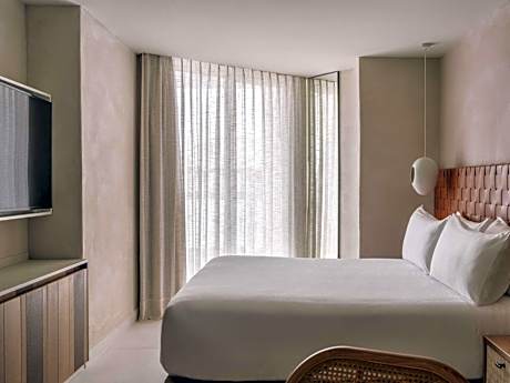 Deluxe King Room - Mobility Accessible
