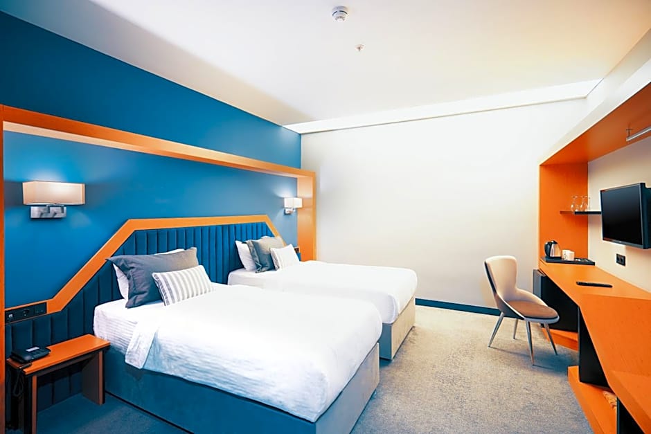 Roof 264 Hotel & Suites