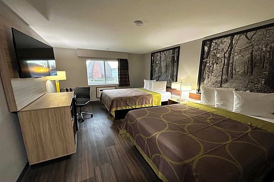 Super 8 by Wyndham Pella