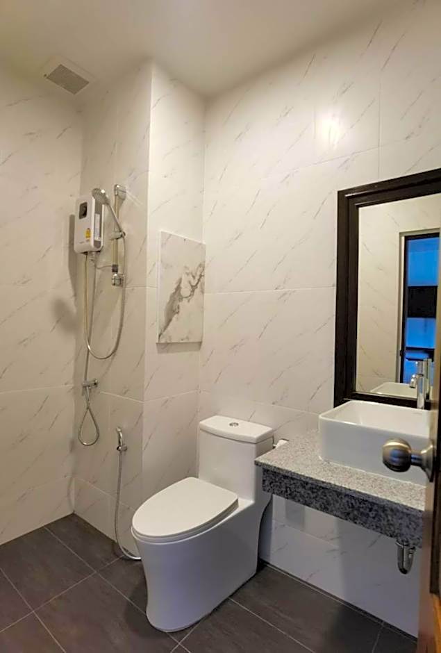 โรงแรมชลาลัย กระบี่ Chalalai Hotel Krabi