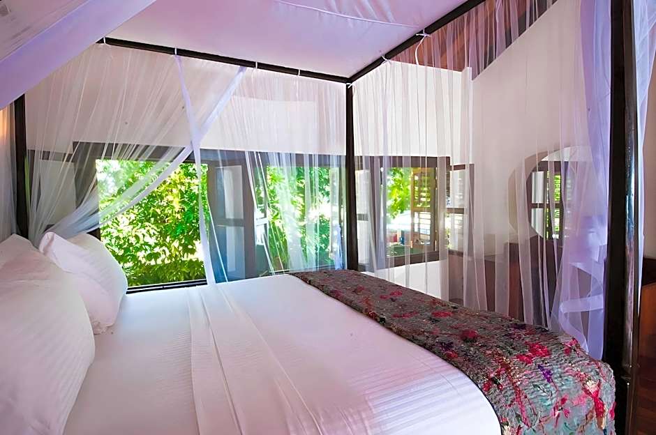 Muntri Grove Hotel