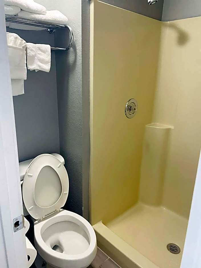 Travelodge by Wyndham Sellersburg / Louisville North