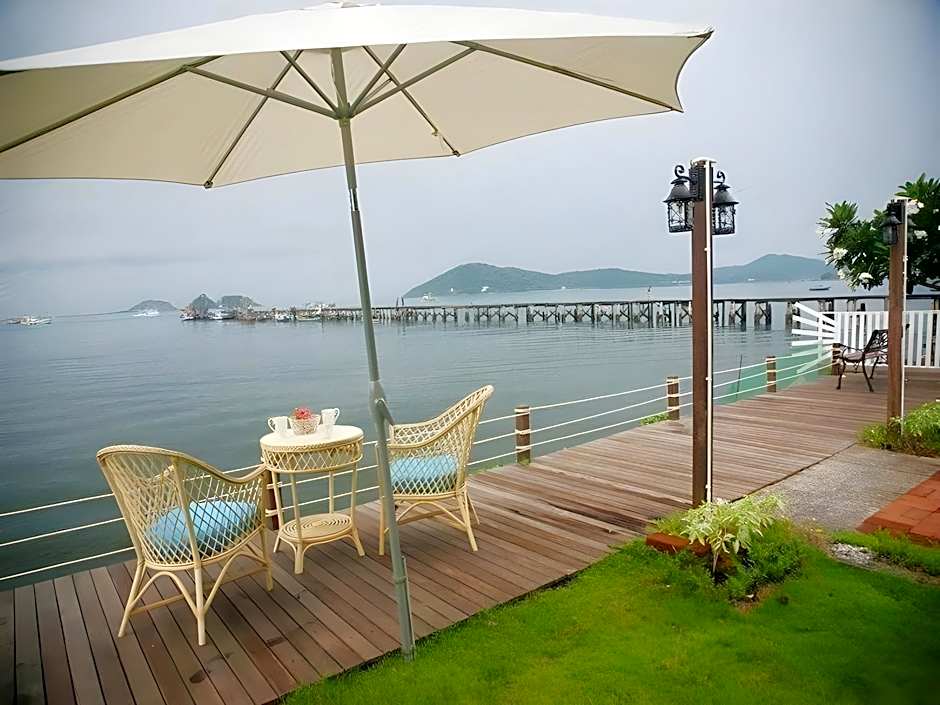Baan Sattahip by the sea