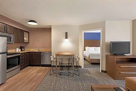 2 Bedroom Suite, Bedroom 1: 1 King, Bedroom 2: 1 Queen, Sofa bed