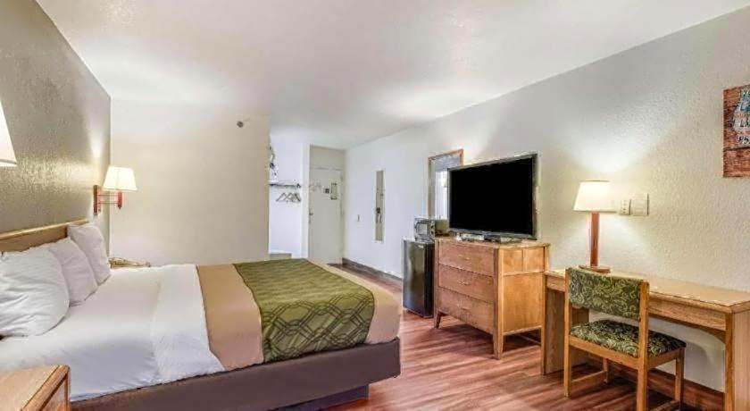 Econo Lodge Truman Inn