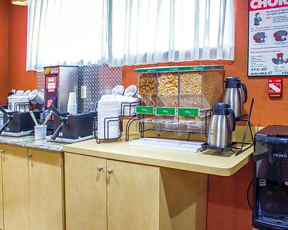 Travelodge by Wyndham Ozone Park