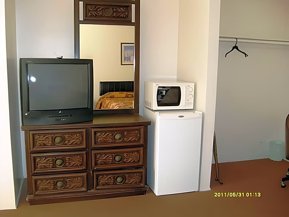 Golden Hills Motel