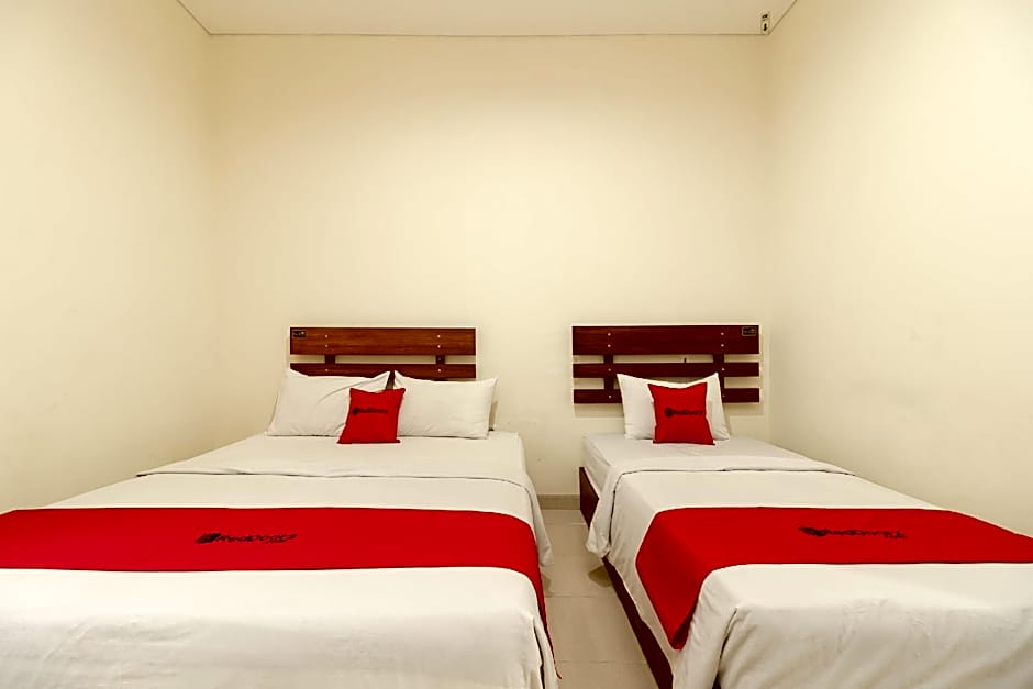 RedDoorz  Syariah near Jembatan Siti Nurbaya Padang