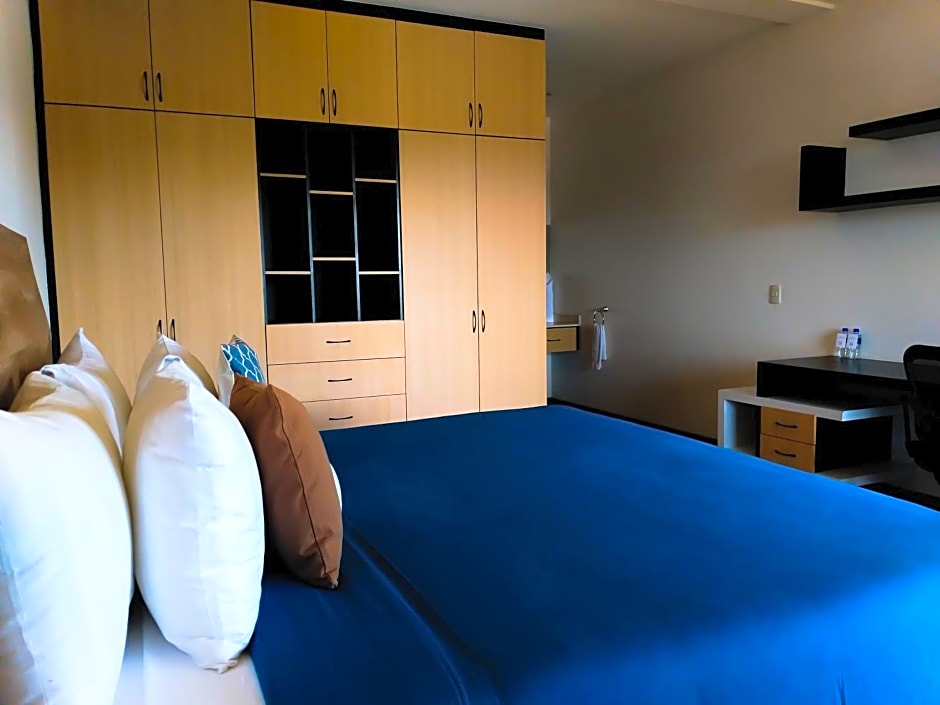 ROOM Hotel & Suites