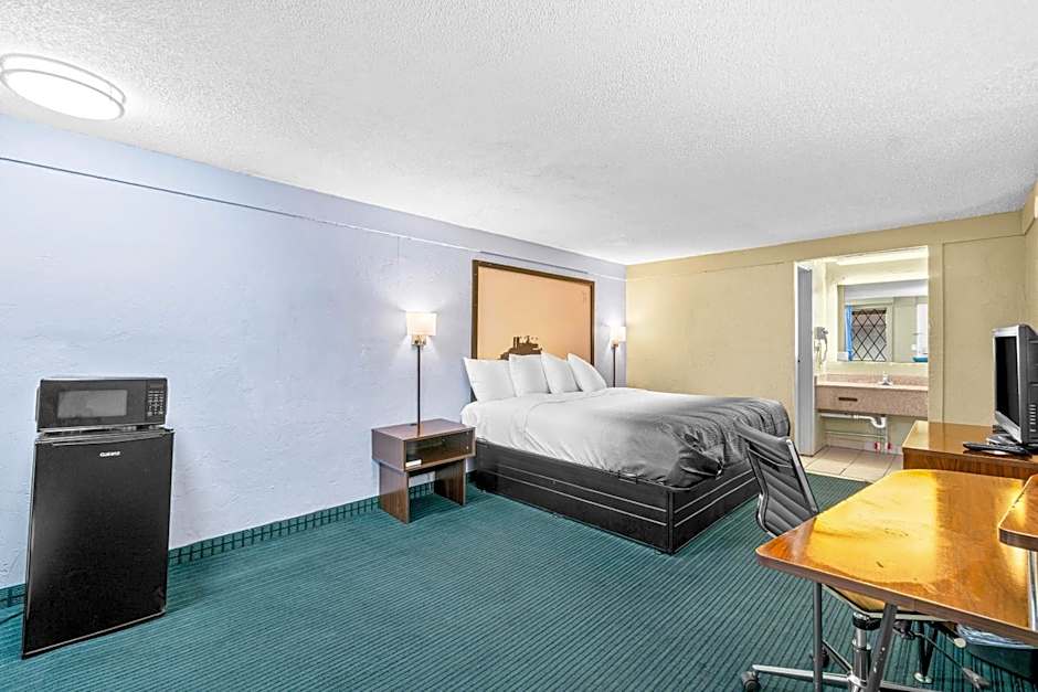 Super 8 by Wyndham Lantana West Palm Beach