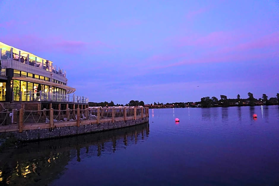 MPoint36 at Tattershall Lakes Hot Tub Lake Views 3 Bedrooms