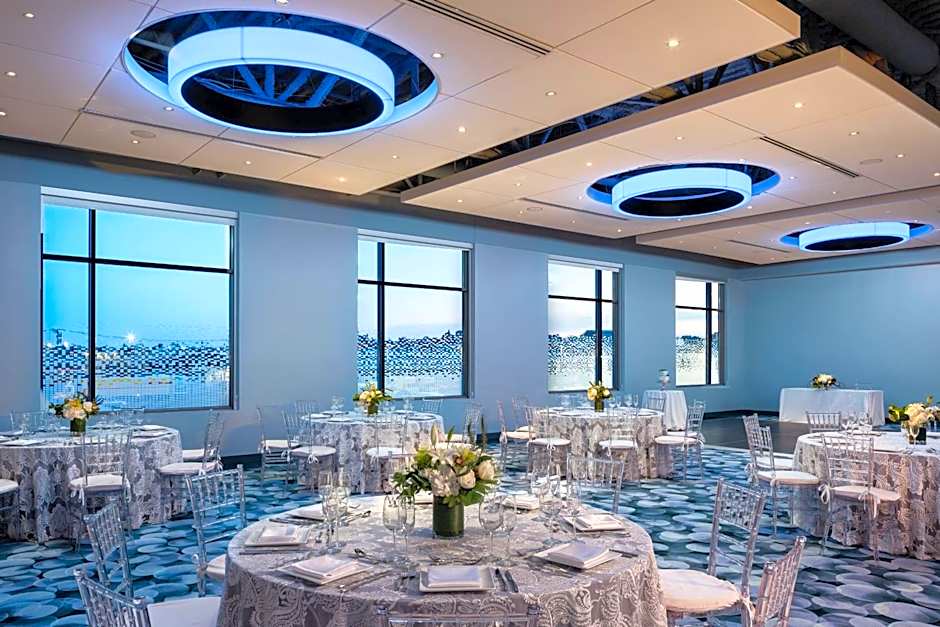 Aloft Boston Seaport District
