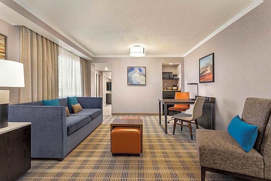 Embassy Suites By Hilton Hotel Kansas City-Overland Park