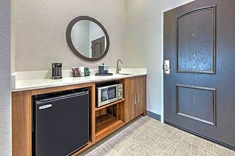 King Studio Suite - Non-Smoking