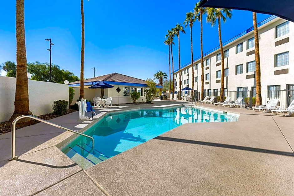 Days Inn & Suites by Wyndham Mesa Near Phoenix