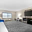 Quality Inn & Suites Fort Madison near Hwy 61