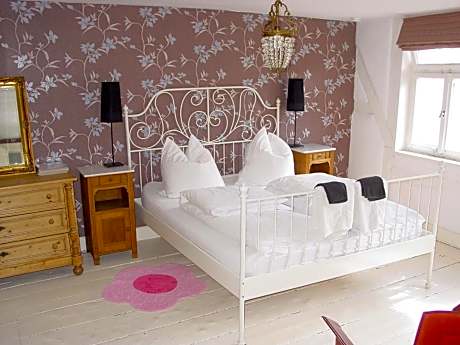 Family Room 4 with Shared Bathroom