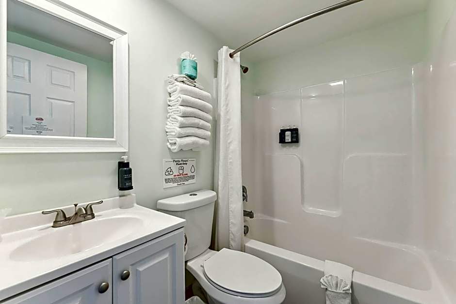 Daytona Inn and Suites