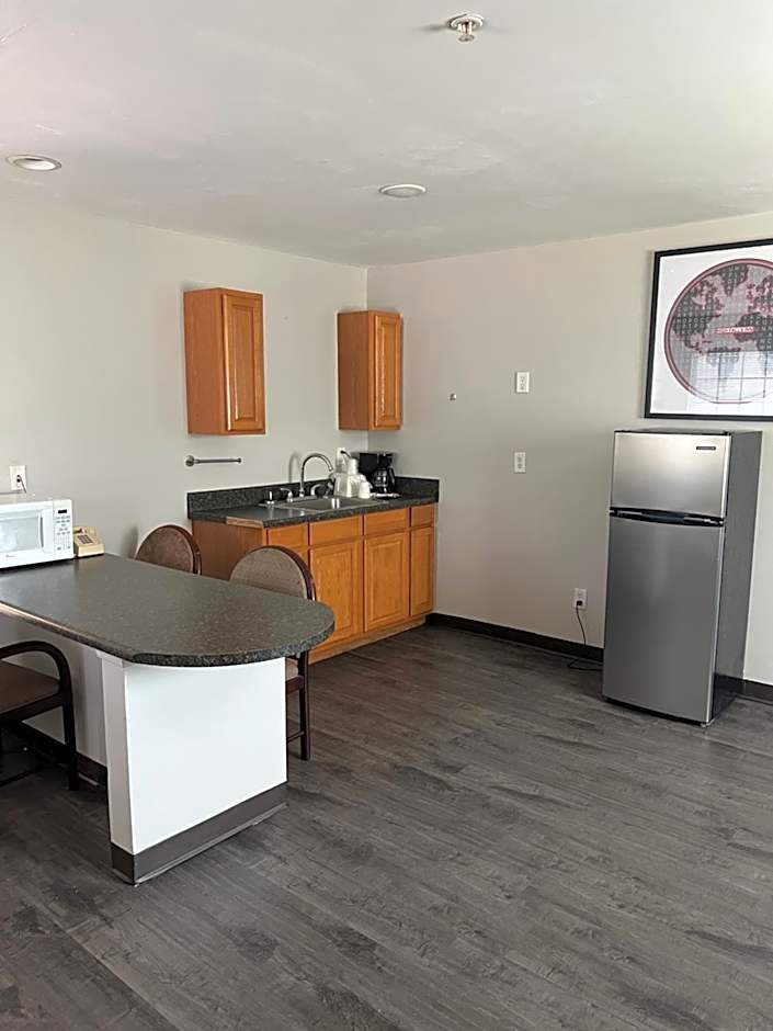 High Falls Inn & Suites