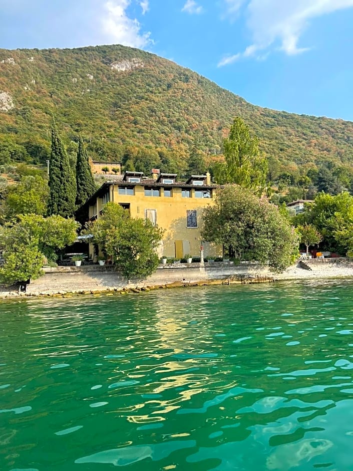 L'Oleandro sul Lago d'Iseo B&B