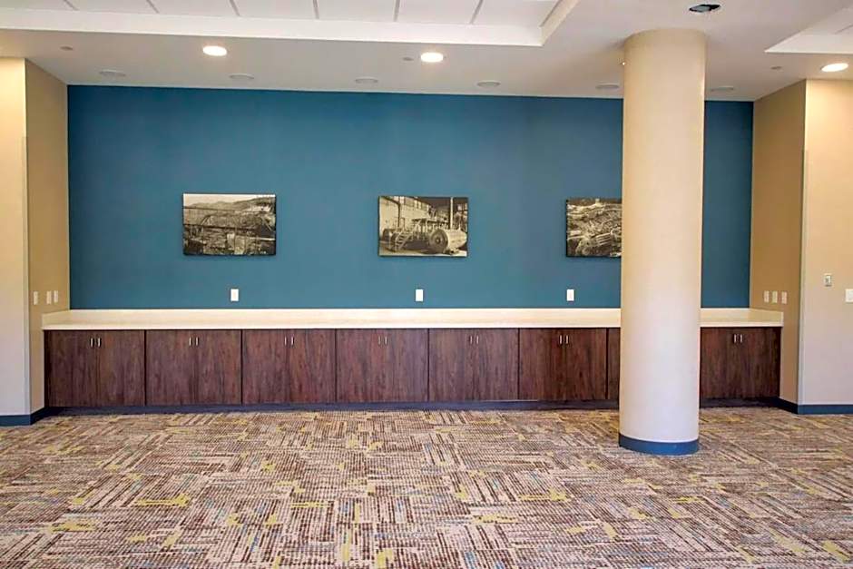 Hampton Inn By Hilton Lead