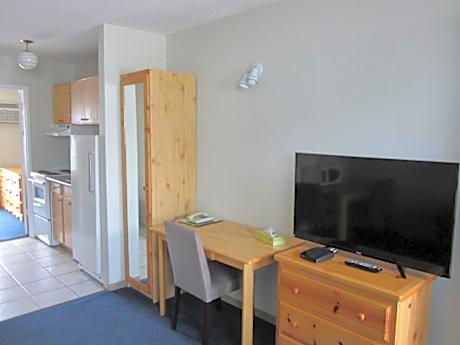 Executive Suite with Kitchenette