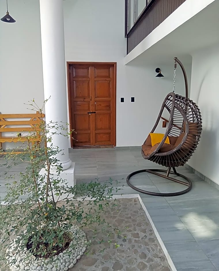 El Salto de Camela - Vera y Espín Hostal