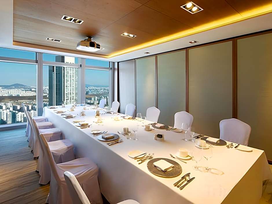 Oakwood Premier Incheon Hotel