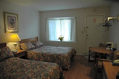 Queen Room with Two Queen Beds Room with Kitchenette