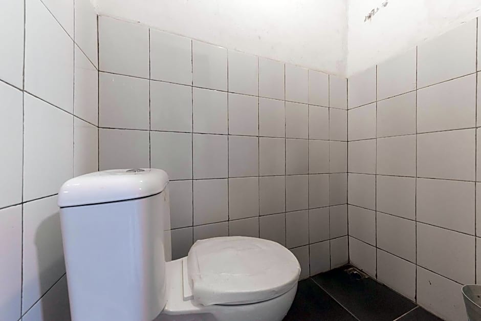 RedDoorz near Terminal Pasir Hayam Cianjur