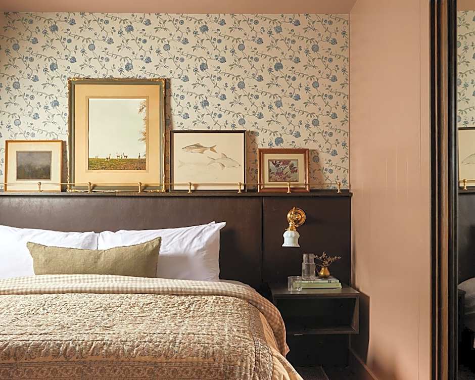 The June Motel, Beaver Valley