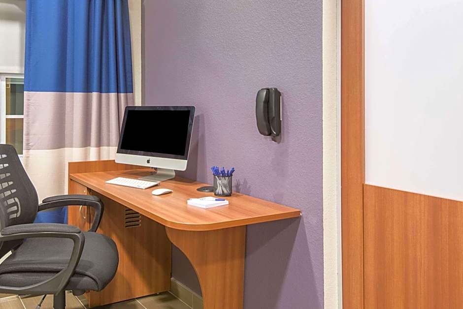 Microtel Inn & Suites By Wyndham Cadiz