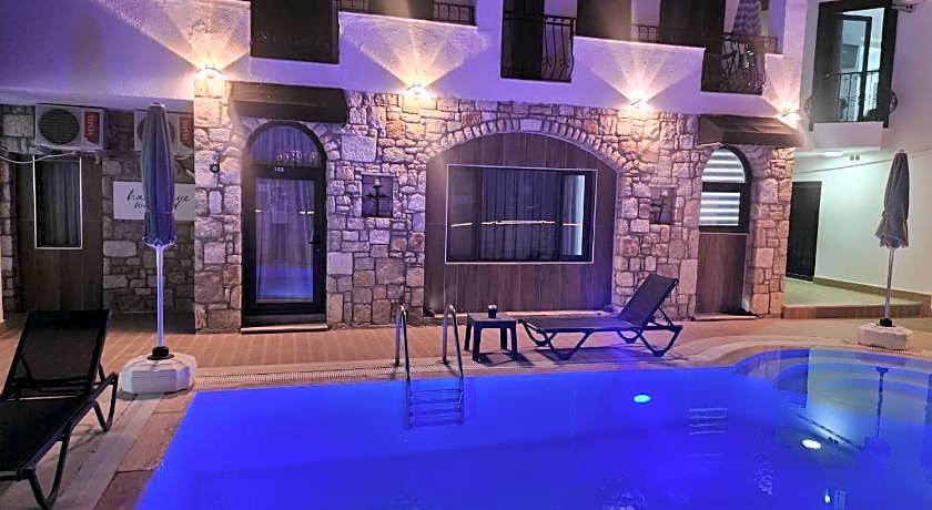 WB WEEKEND HOTEL AND SUITES