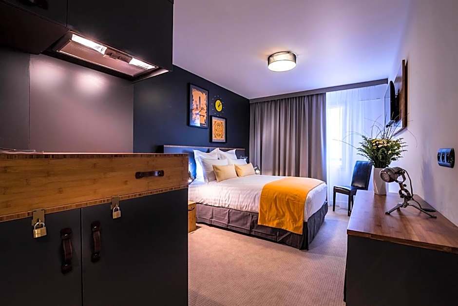 Best Western Plus Suitcase Paris La Defense