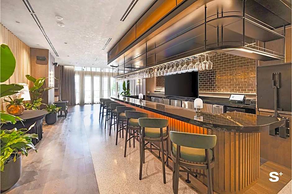 Modern Downtown 1BR with Amazing City Views