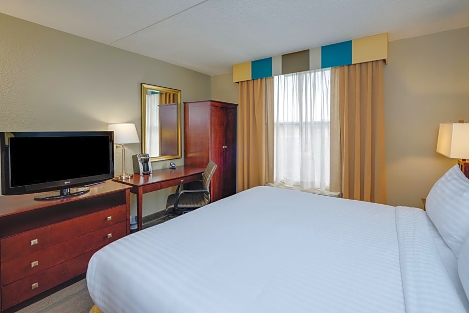 Holiday Inn Express Washington DC East- Andrews AFB By IHG