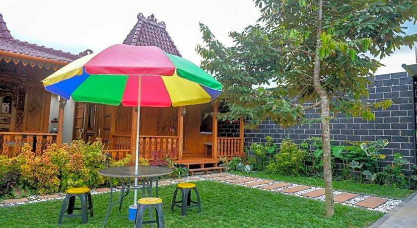 RedDoorz Syariah near Terminal Mendolo Wonosobo 2