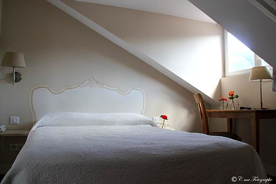 Photo 1 of 5 of Triple Room