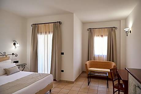 Deluxe Double Room with Balcony and Sea View