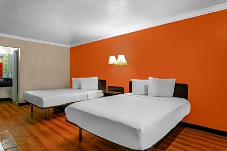 Queen Room with Two Queen Beds - Smoking