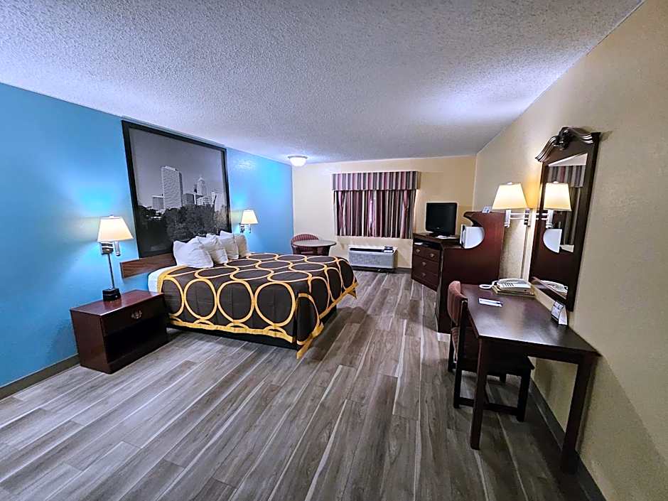 Super 8 by Wyndham Clinton