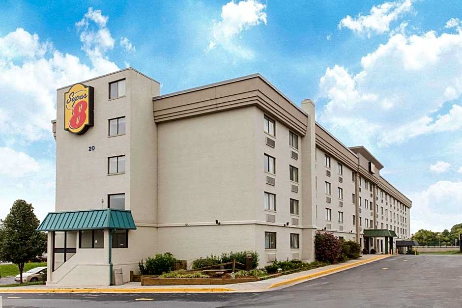 Super 8 by Wyndham Frederick