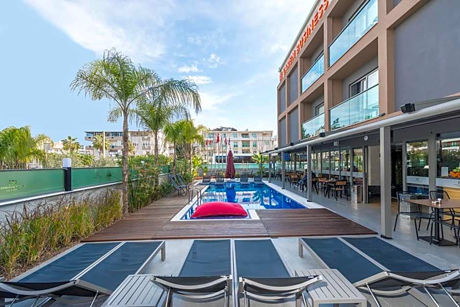 Laren Sea Side Hotel Spa