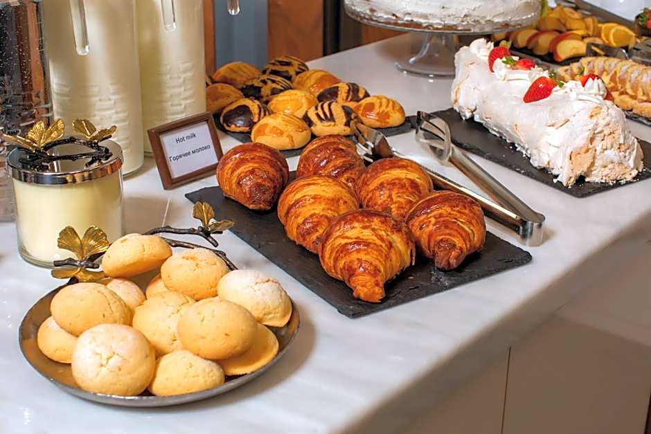 Elysium Gallery Hotel