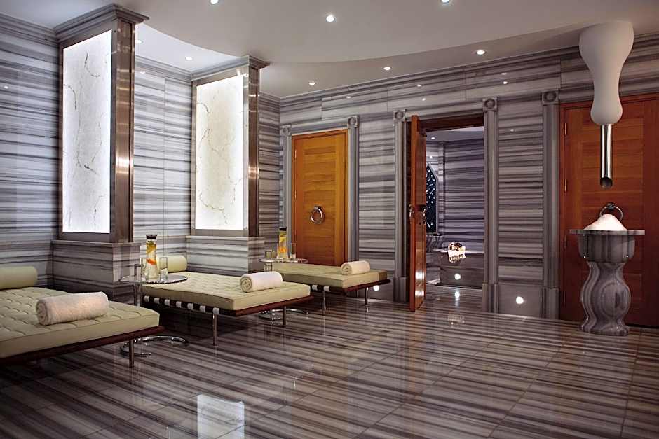 Renaissance by Marriott Izmir Hotel