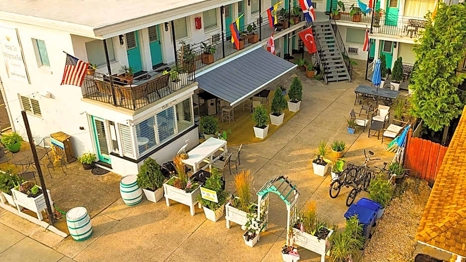 Hotel on Magnolia East 'HOME'