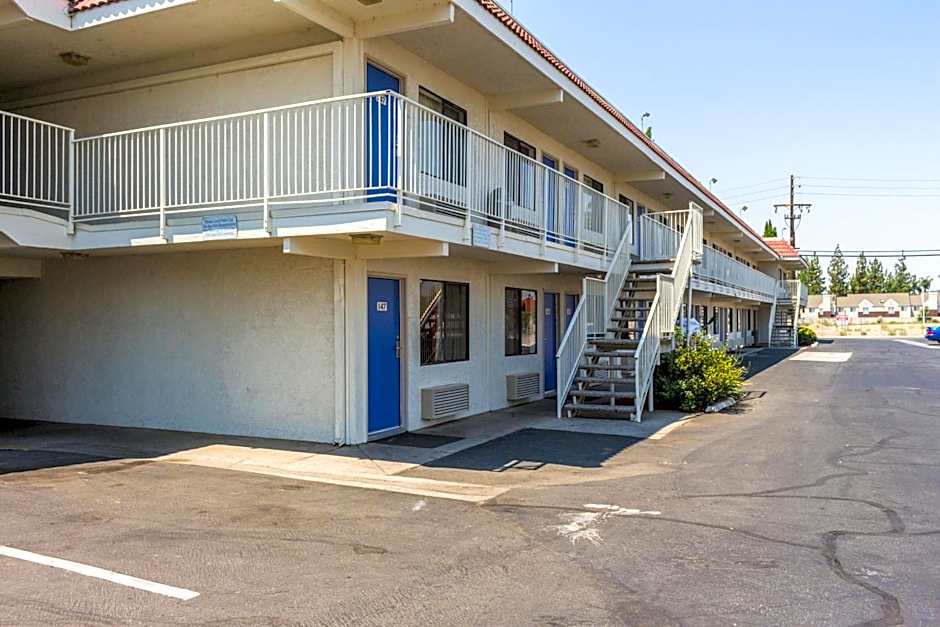 Motel 6-Bakersfield, CA - Convention Center