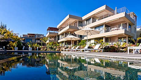 Bon Azur Beachfront Suites & Penthouses by Lov