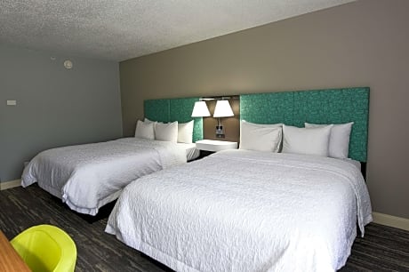 2 Queens Hearing Accessible Nonsmoking